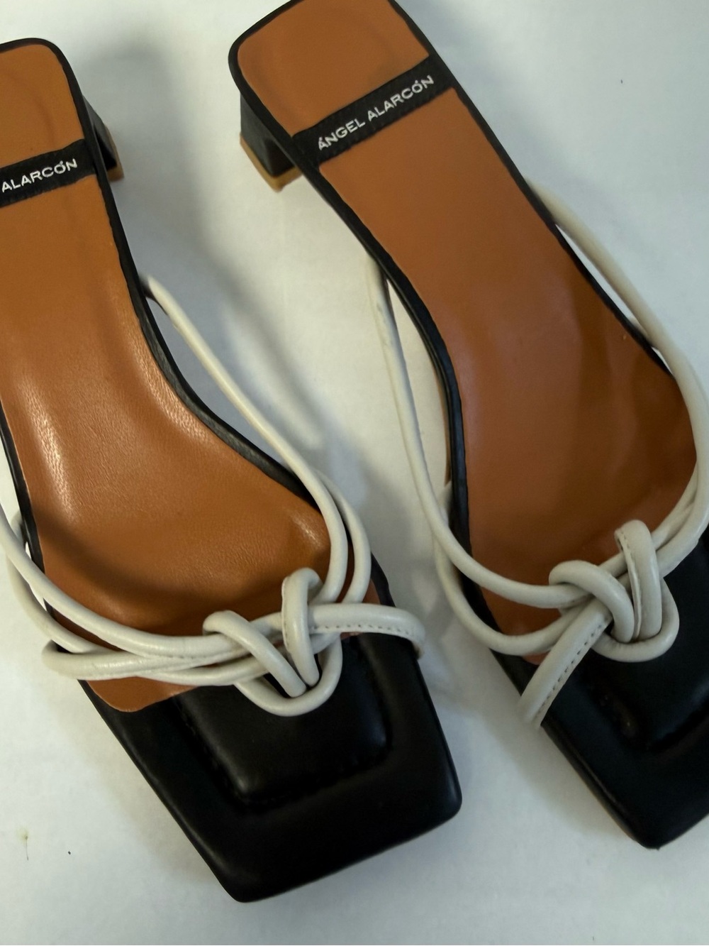 ÁNGEL ALARCON Black Leather Knot Mules with White Straps Sandals